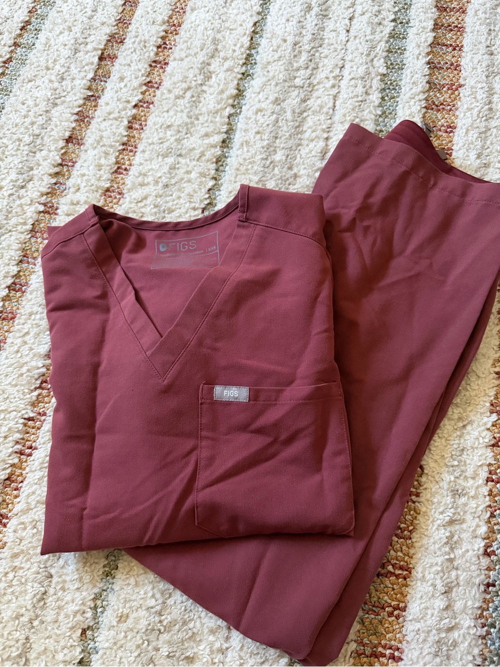 FIGS Women’s Scrub Set - Maroon